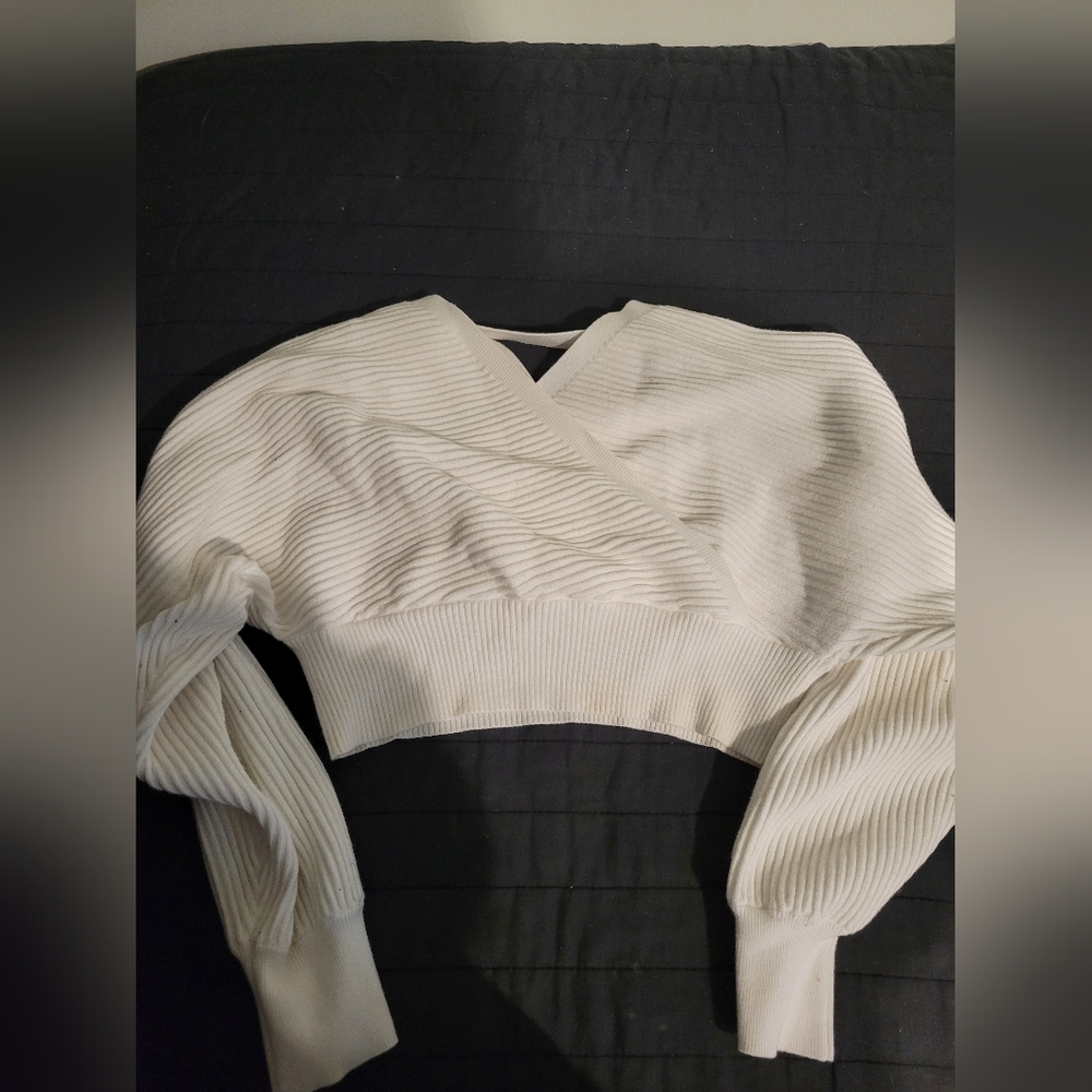 White cropped sweater Forever21